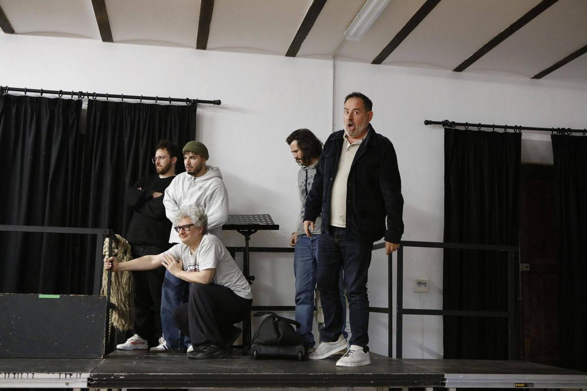 Joan Laínez (re.) und die Matrosen.