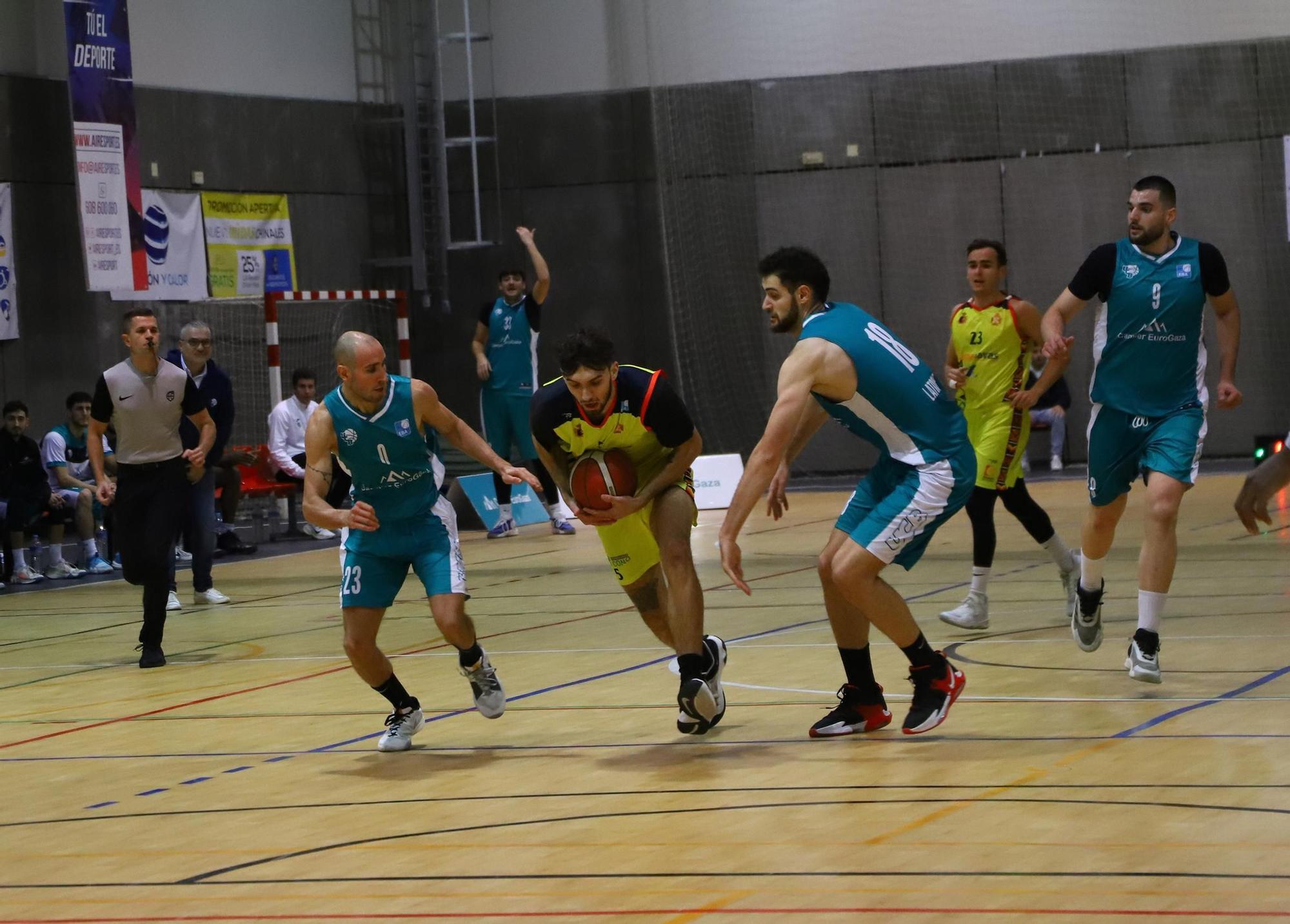 El derbi Camper Eurogaza UCB - Climanavas Agrometal Peñarroya en imágenes