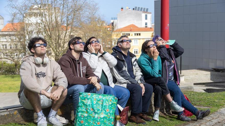 ¿Dónde hay que tirar las gafas homologadas tras el eclipse?