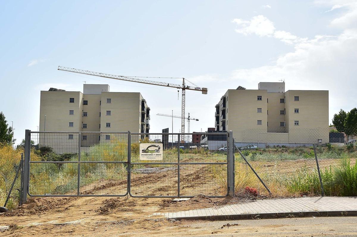 Imágenes de la zona donde se construirán 26 viviendas protegidas en Plasencia
