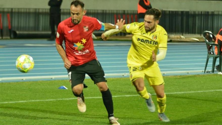 El jugador de La Nucía Juanma Ortiz en el partido ante el Villarreal B