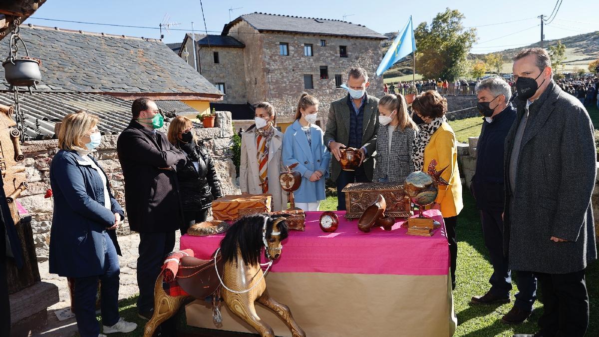 Pueblo Ejemplar 2021: La Familia Real visita Santa María del Puerto, en Somiedo