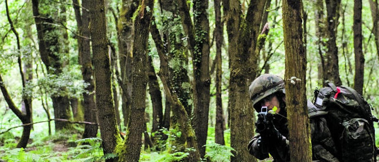 Un soldado del Regimiento &#039;Príncipe&#039; durante un ejercicio.