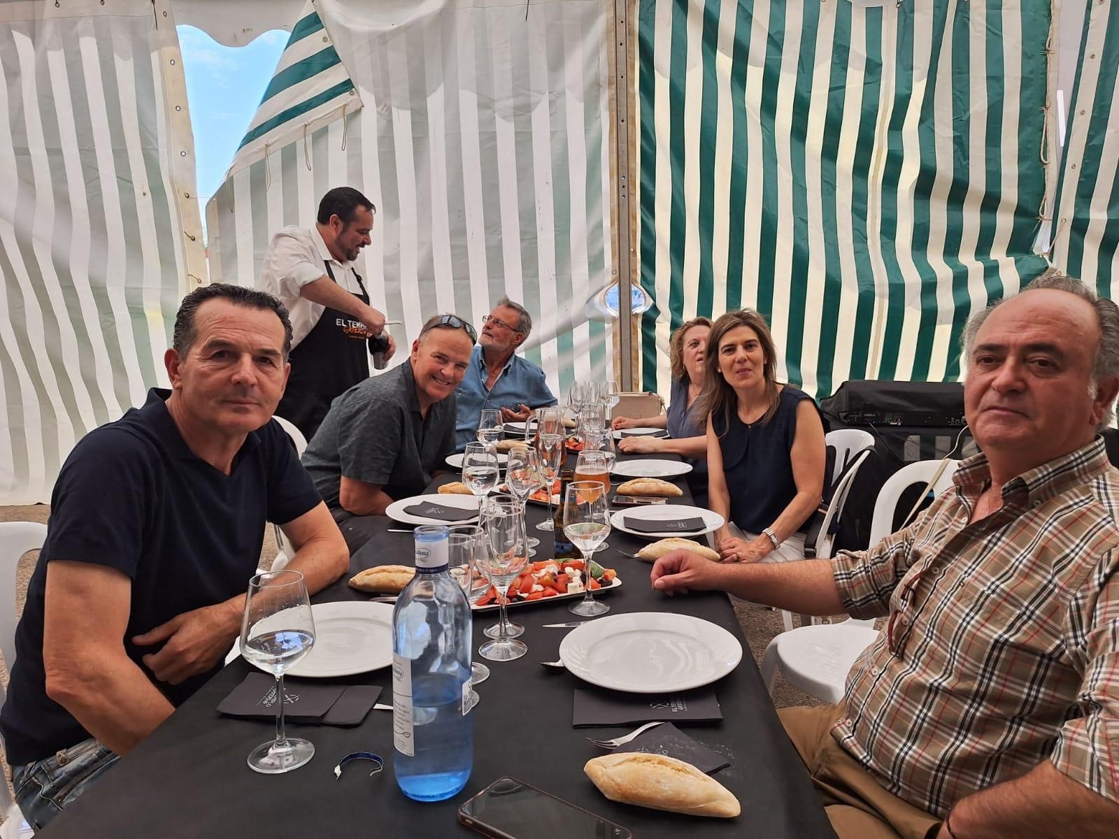 Búscate en las comidas de grupos en el ferial de Cáceres este jueves