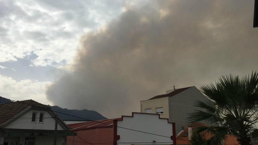 Vigo cercado por el humo de diferentes incendios