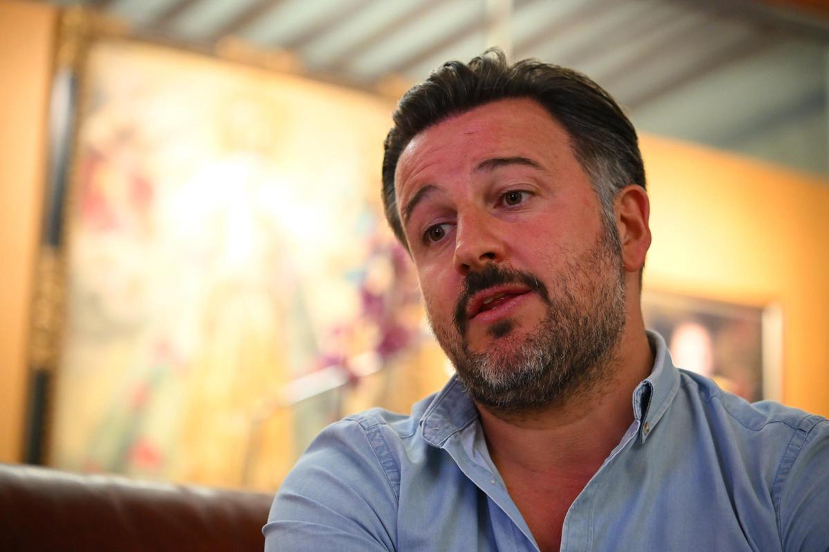 El regidor ilicitano, en un momento de la entrevista en el despacho de Alcaldía.