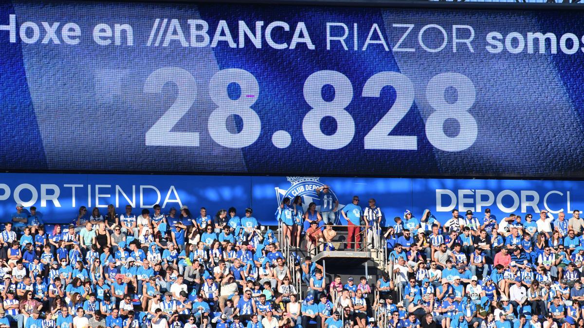 A Coruña marca en Riazor la mejor entrada en la historia de Primera RFEF con 28.828 espectadores