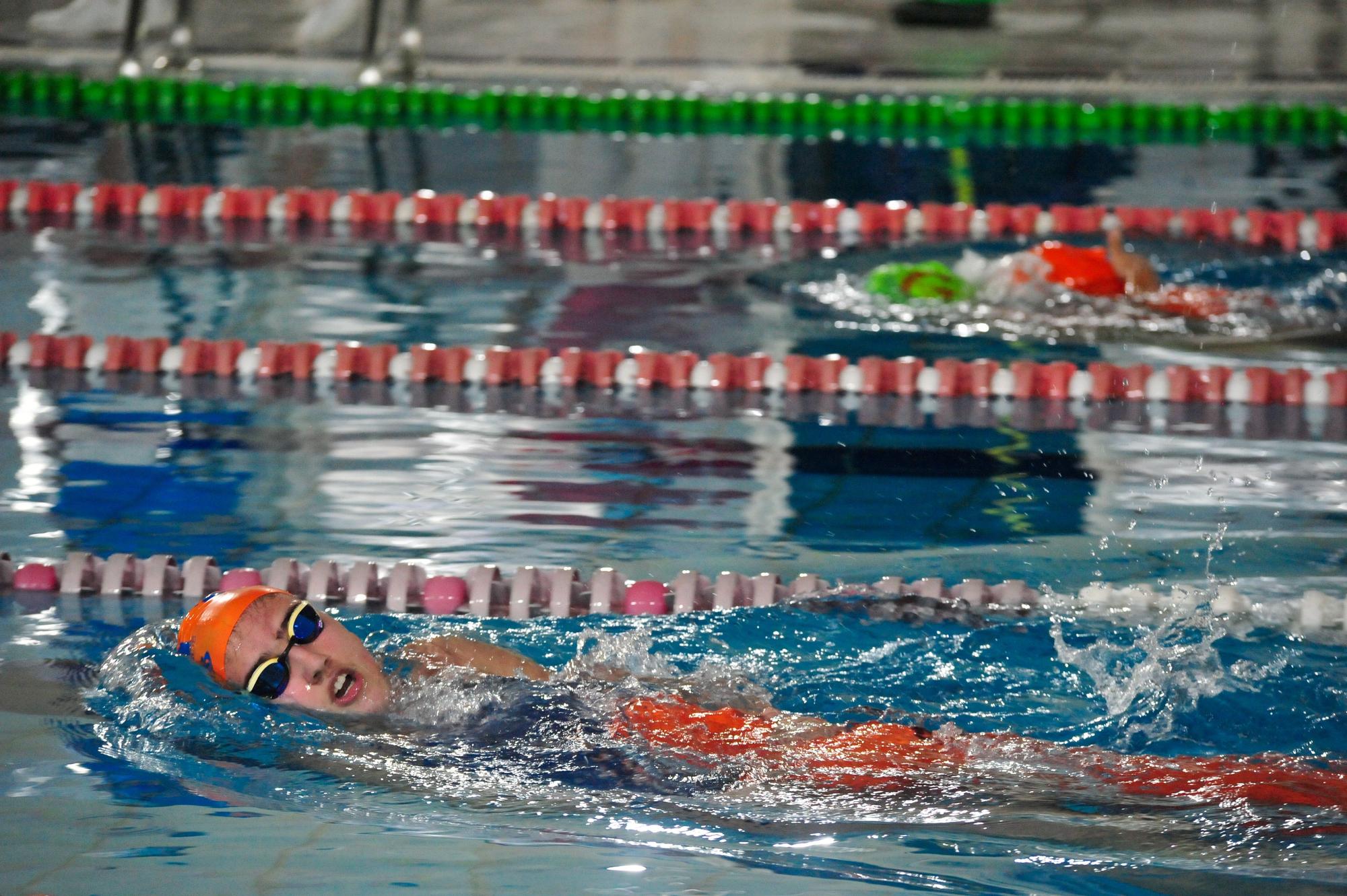 La piscina de Vilagarcía acoge su primera competición oficial de la Liga Gallega de salvamento