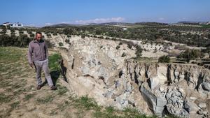 El terremoto en Turquía deja una espectacular grieta en la tierra de Tepehan