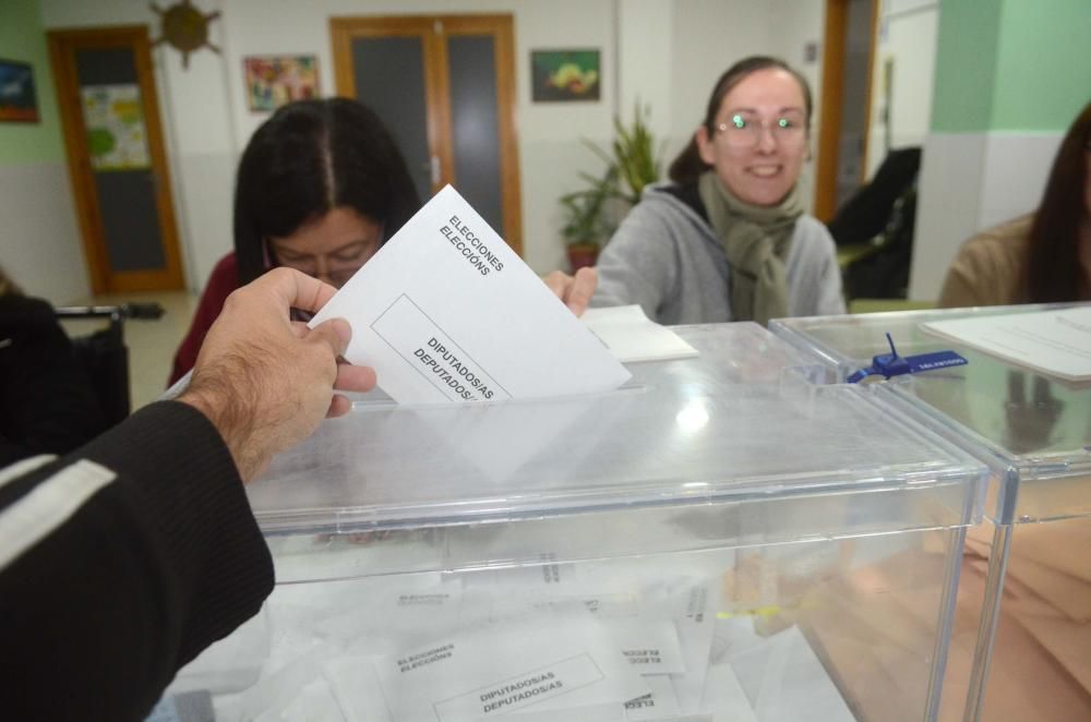 Las imágenes de la jornada electoral del 10N en Galicia.