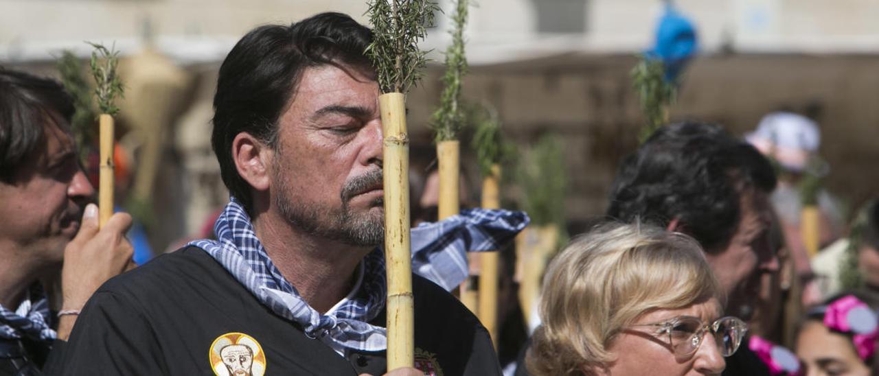 El alcalde, Luis Barcala, en la última romería de la Santa Faz, celebrada el pasado año.