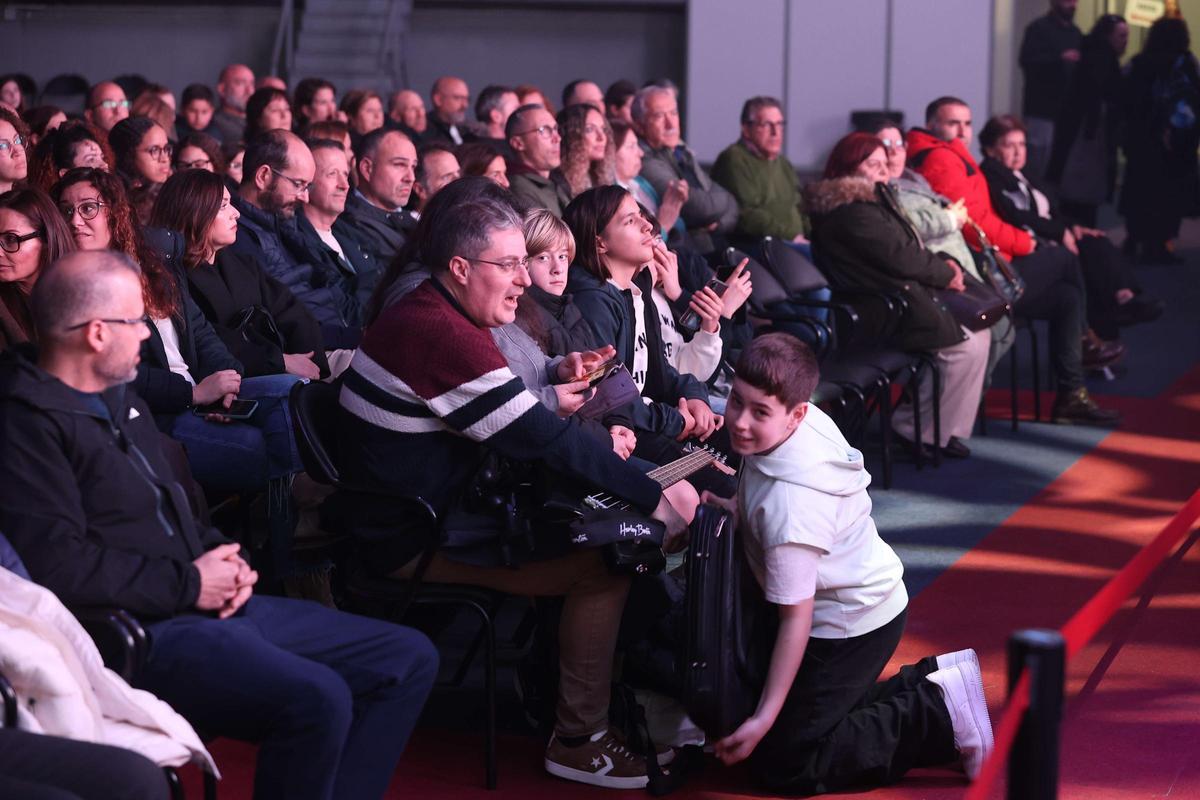 El Festival Intercentros 2026 llenó de colorido y solidaridad el Coliseum