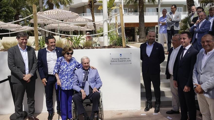 Así ha sido el 'bautizo' del paseo marítimo de Magaluf con el nombre de Gabriel Escarrer Julià