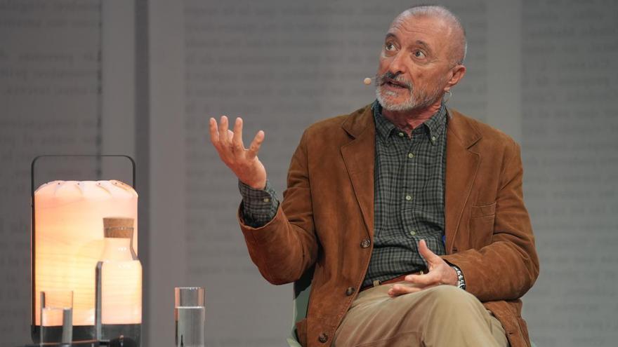 &quot;Un disparate indigno&quot;: el durísimo veredicto de Arturo Pérez-Reverte que se ha llevado una ovación