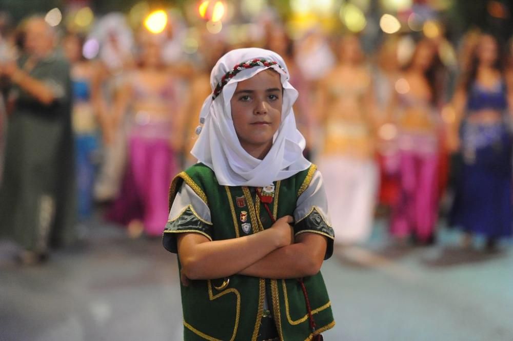 Desfile de Moros y Cristianos por las calles de Mu