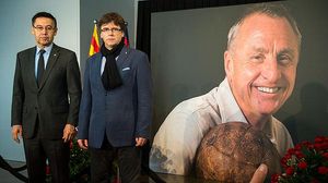 Autoritats i personalitats de l’esport rendeixen homenatge a Johan Cruyff.