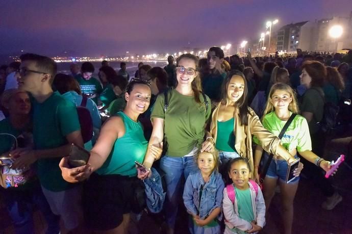 23-08-2019 LAS PALMAS DE GRAN CANARIA. Cadena humana en el paseo de Las Canteras contra el incendio  | 23/08/2019 | Fotógrafo: Andrés Cruz