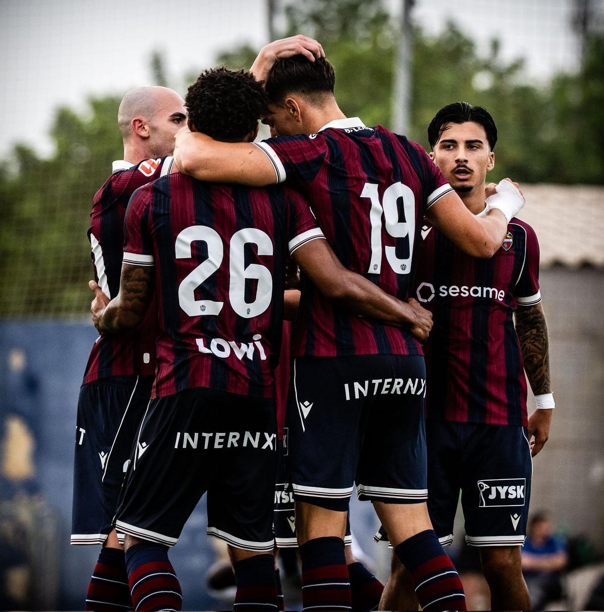 Los jugadores del Levante UD celebran uno de los goles ante el Leganés en la Ciudad Deportiva de Buñol.