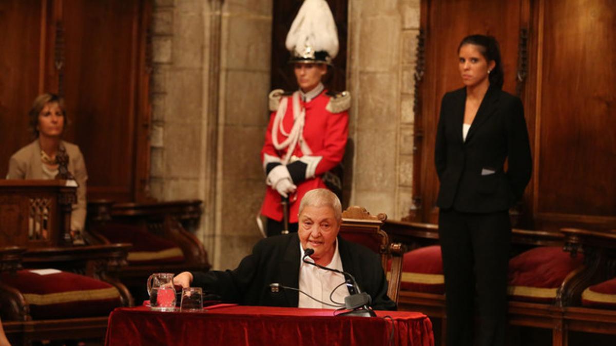 Núria Gispert pronuncia el pregón de las fiestas de la Mercè en el Saló de Cent.