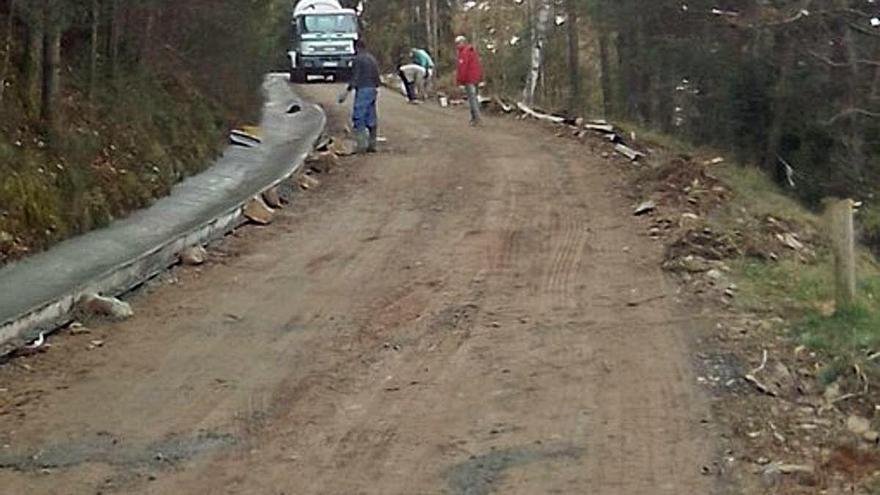 Una imatge dels treballs de pavimentació.