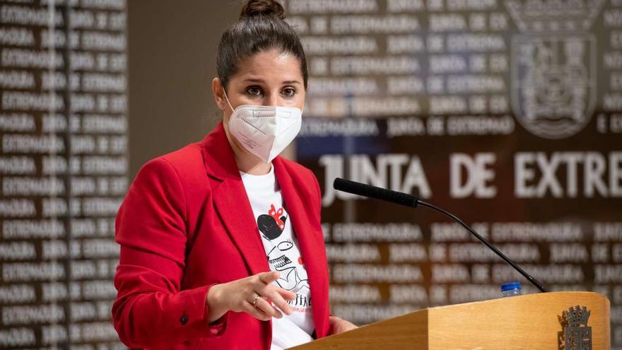 La portavoz de la Junta, Isabel Gil Rosiña, este martes en rueda de prensa.