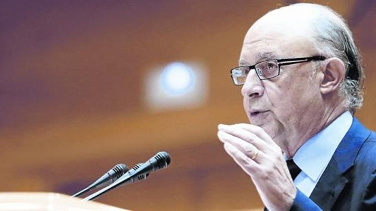 El ministro Cristóbal Montoro, ayer en el Senado.