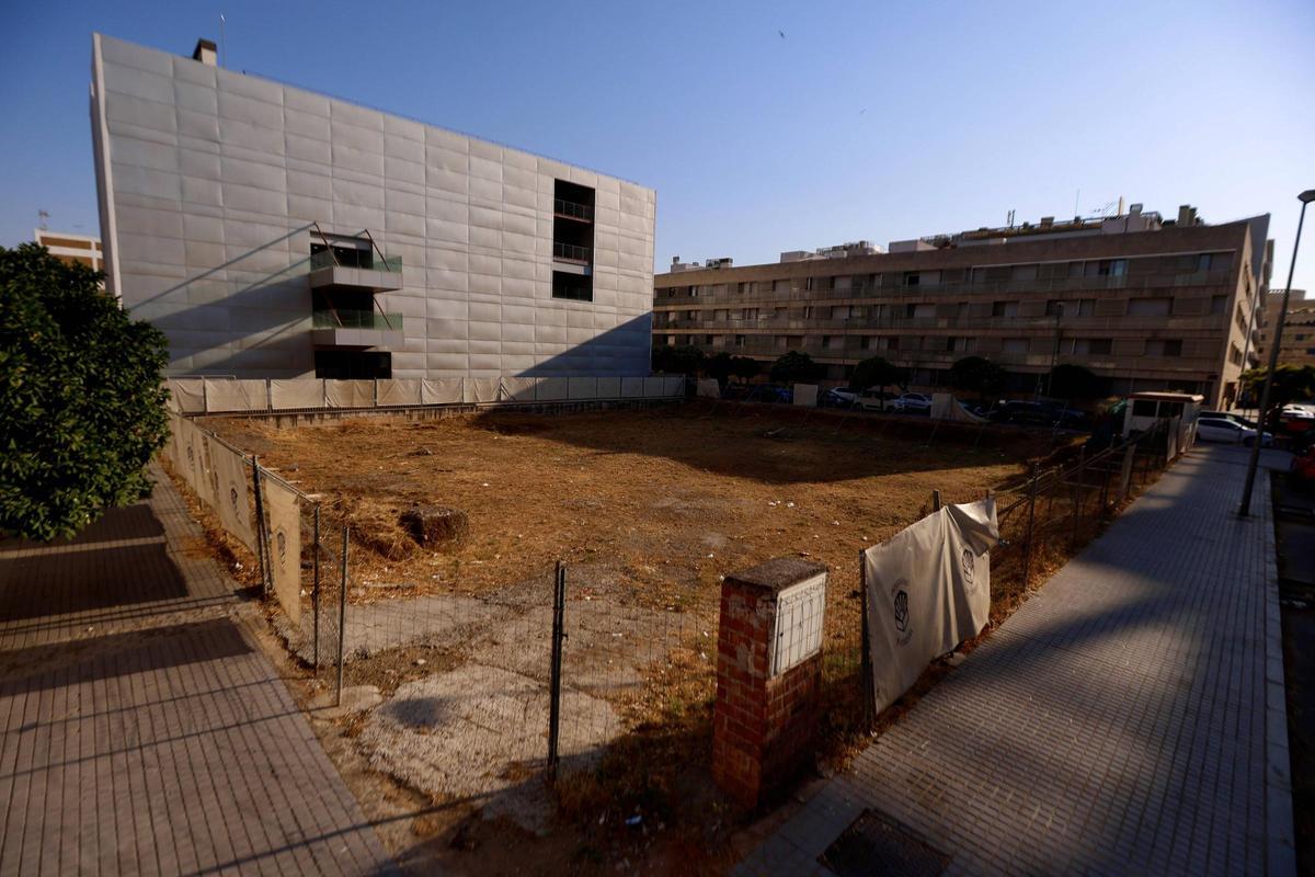Parcela para construir el edificio en el Vial Norte.