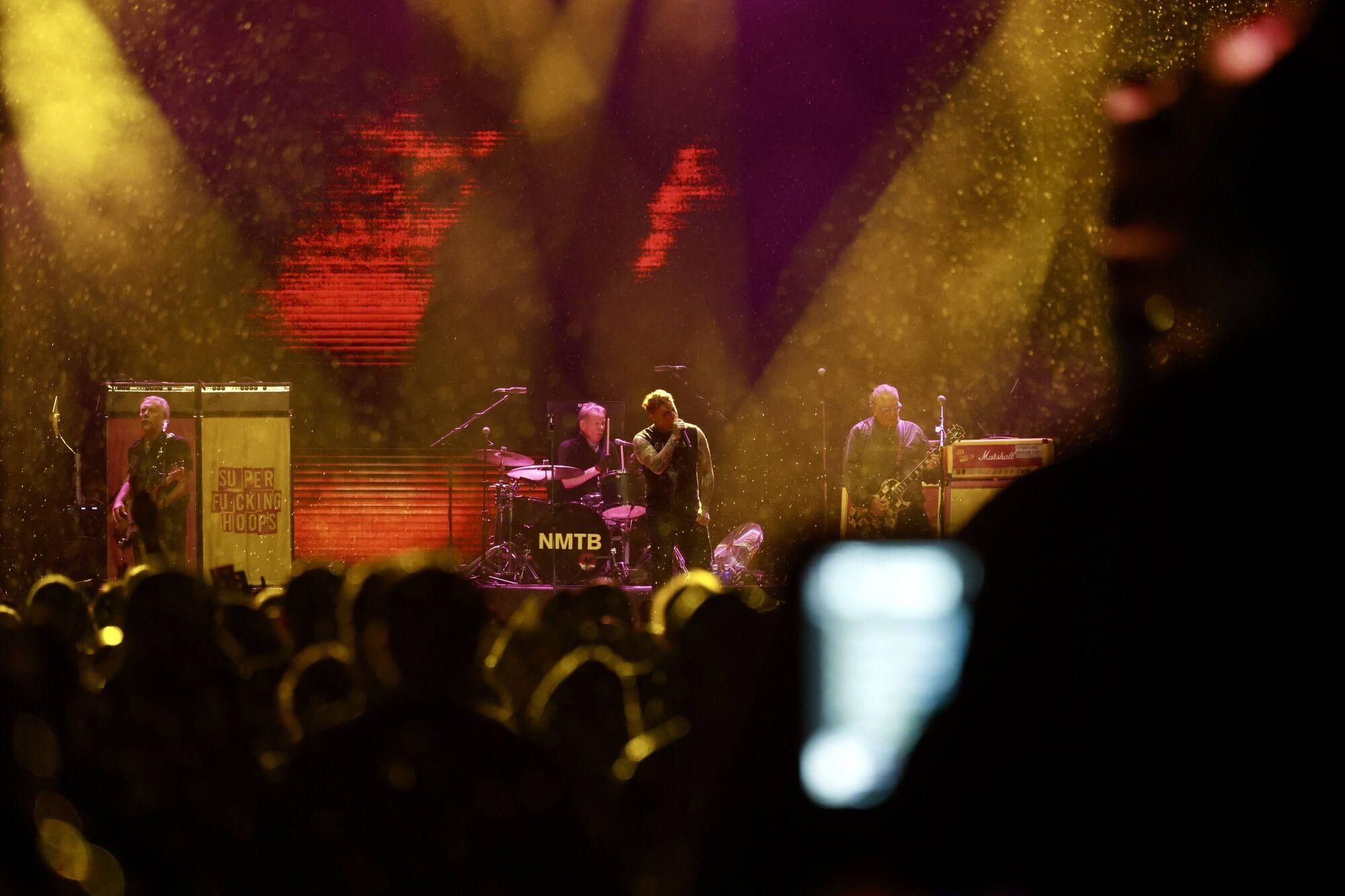 Así fue el concierto de los "Sex Pistols" en el festival Tsunami de Gijón.