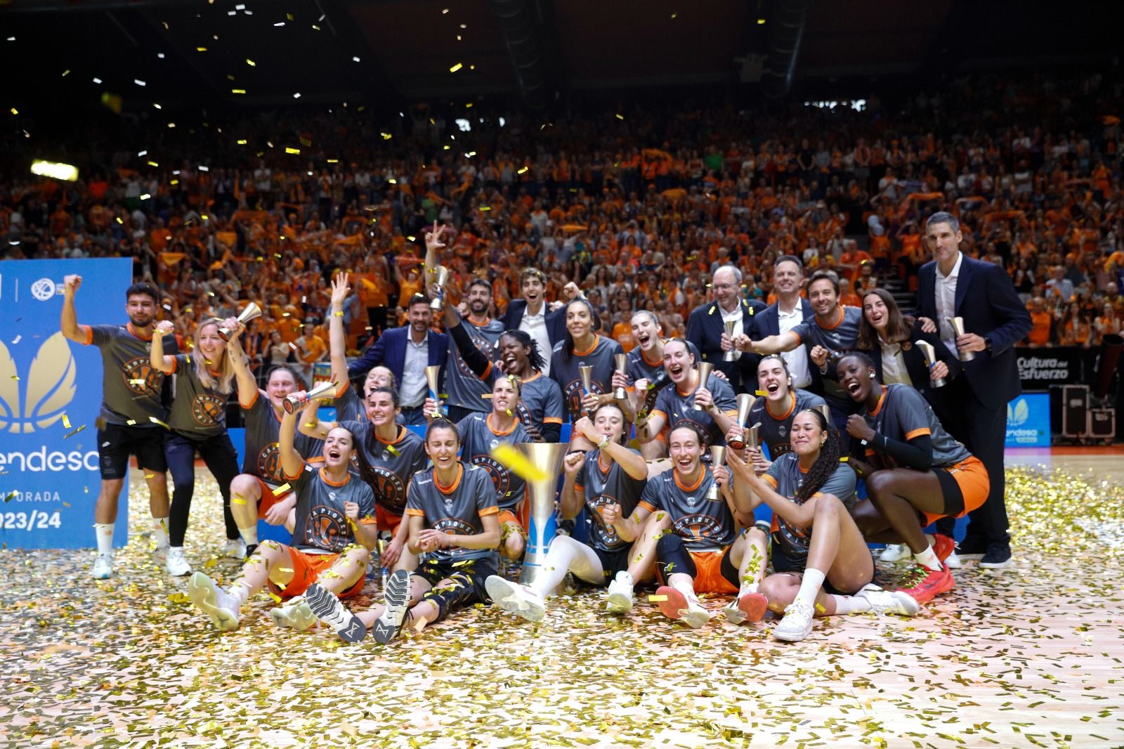 Celebración del título de Liga del Valencia Basket