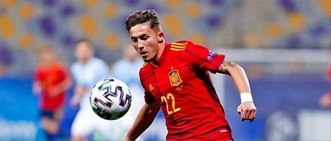 Yéremy Pino en un partido con la selección sub-21 ante Eslovenia en marzo.