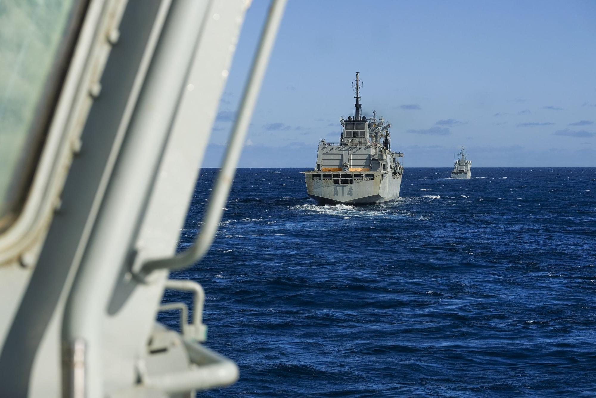 La Armada realiza maniobras de adiestramiento en Gran Canaria