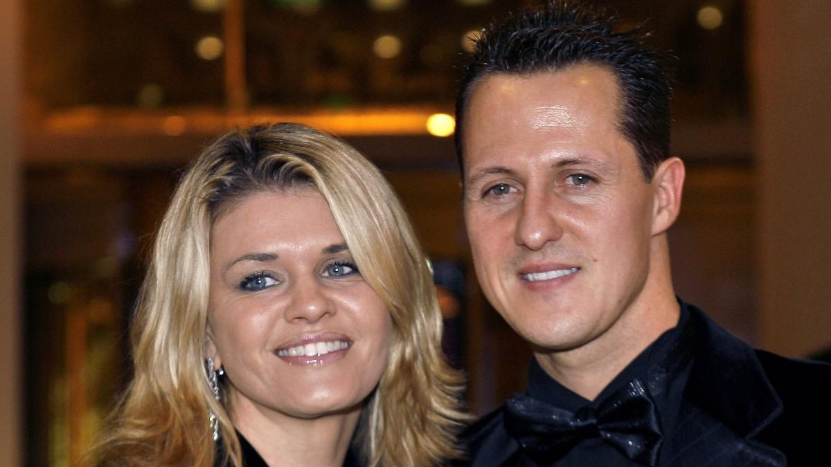 Corinna y Michael Schumacher posando en un evento