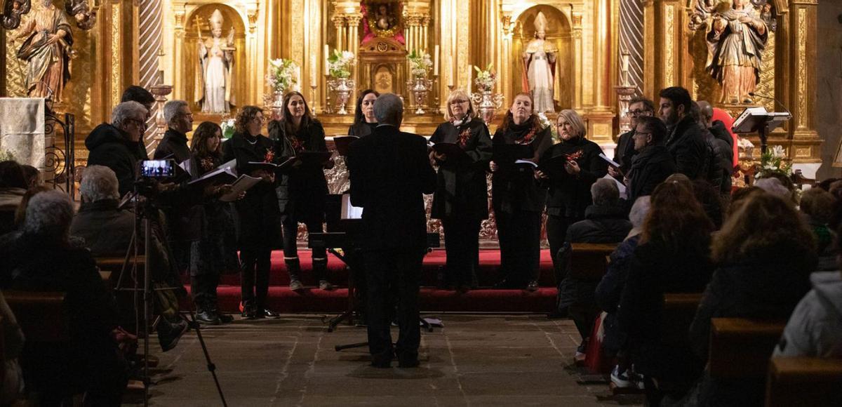 El coro San Ildefonso durante su actuación benéfica. | A. Burrieza