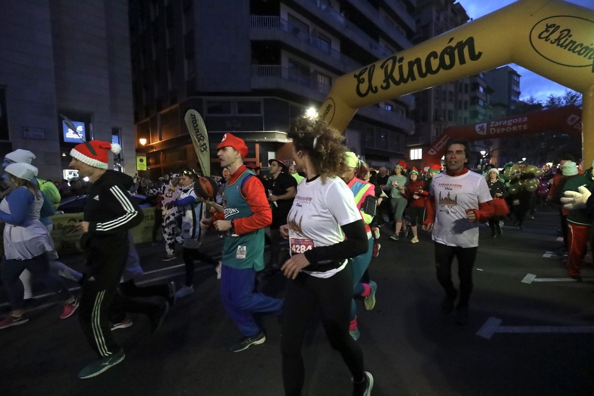 EN IMÁGENES | Zaragoza celebra su decimoctava edición de la San Silvestre