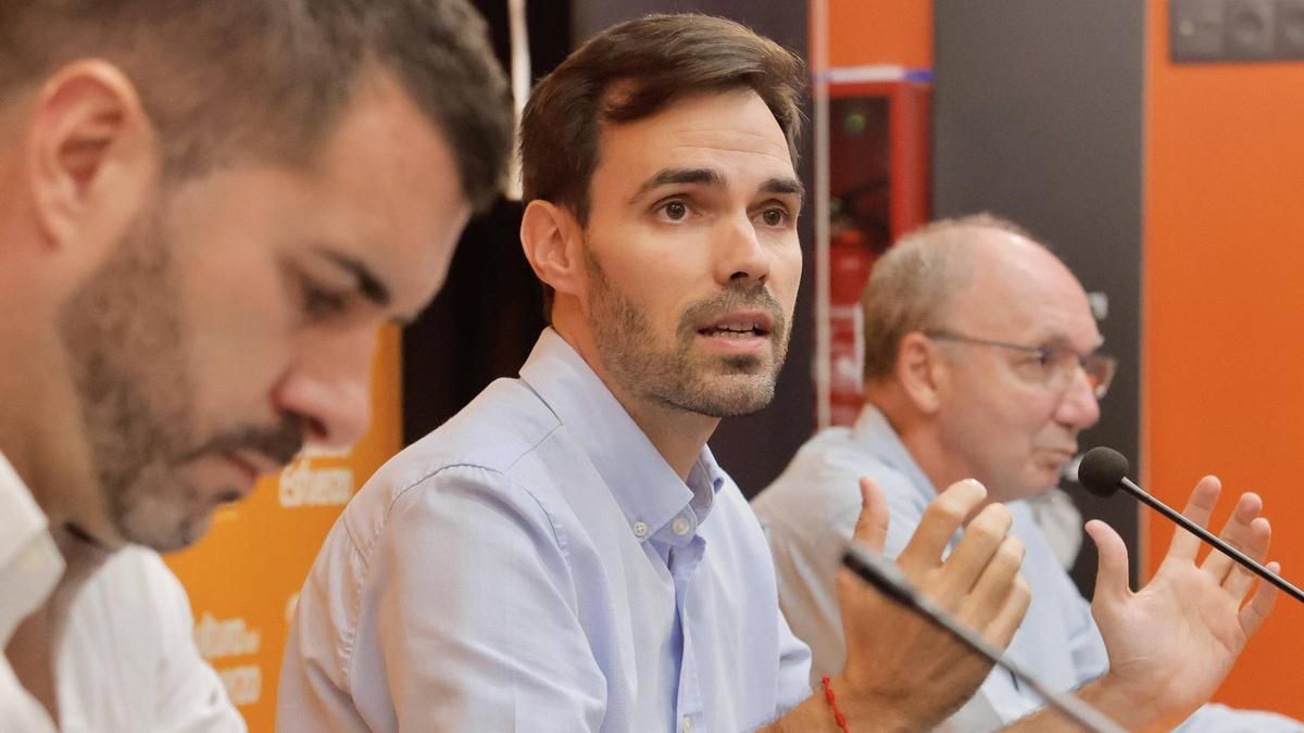 Enric Carbonell, en una rueda de prensa conjunta con Luis Arbalejo y Esteban Albert