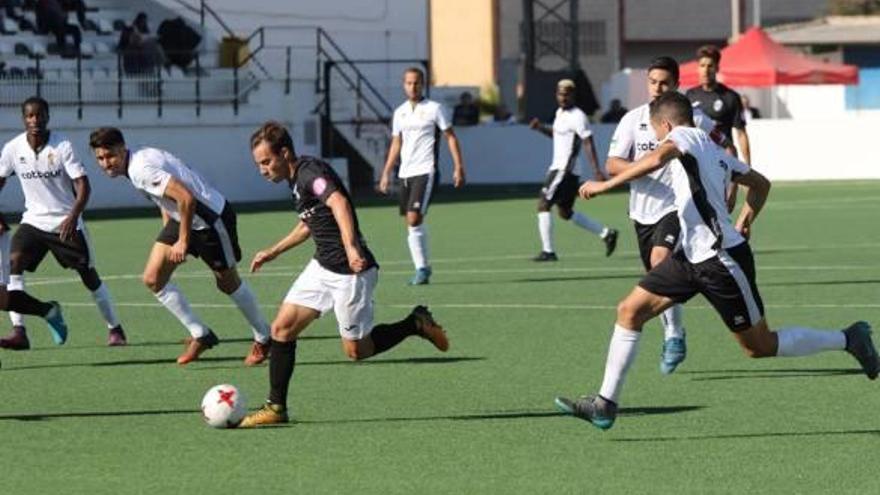 El Ontinyent CF sigue fiel a su estilo y araña un punto a base de sufrimiento