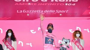 Egan Bernal, con la ’maglia rosa’.