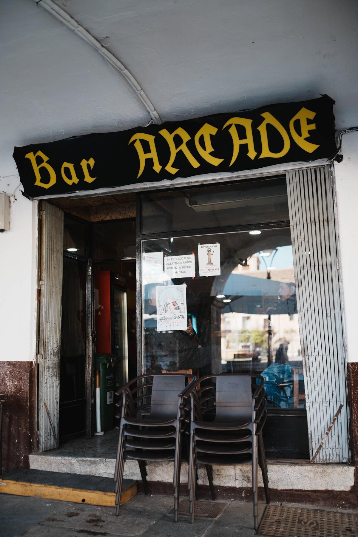 Adiós al bar Arcade, un mítico de la capital extremeña.
