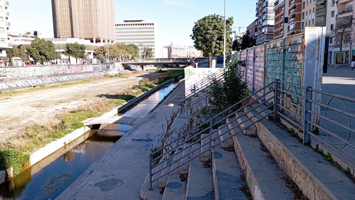 El arranque del puente, por la parte de la avenida del Comandante Benítez, la semana pasada.