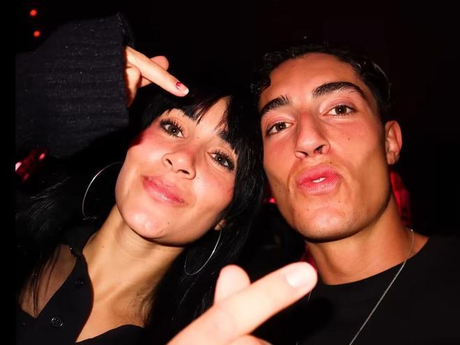 El misterioso viaje de Aitana y Plex a Ibiza: jet de 14.000 euros y parada en una clínica privada de la isla