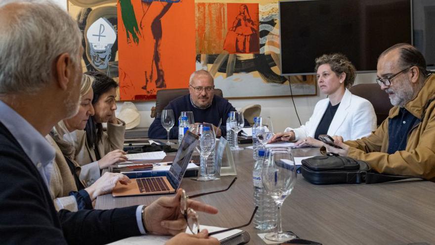 Reunión del jurado del Premio Carracedo, en Ourense.