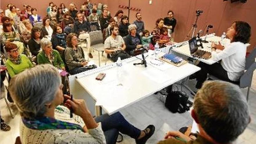 De dreta a esquerra, Elena Sintes (autora), Albert Quintana (SER.GI) i Rosa Guàrdia (Renovació Pedagògica).