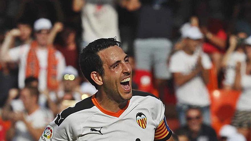 Parejo celebra uno de los dos goles de aquel partido. | J.M.LÓPEZ