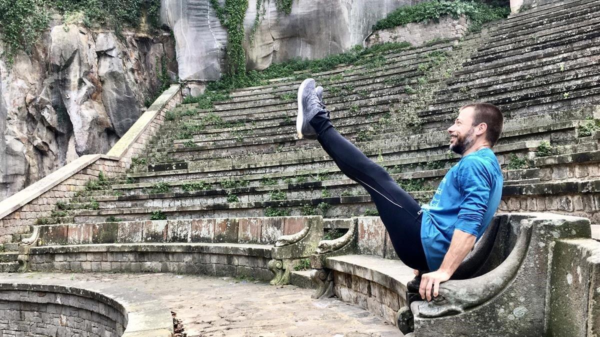 Enric Llinares, en las gradas del Teatre Grec de Montjuïc.