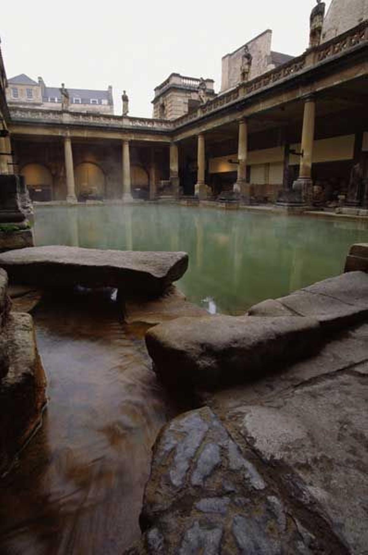 Bañera de las Termas Romanas en Bath.