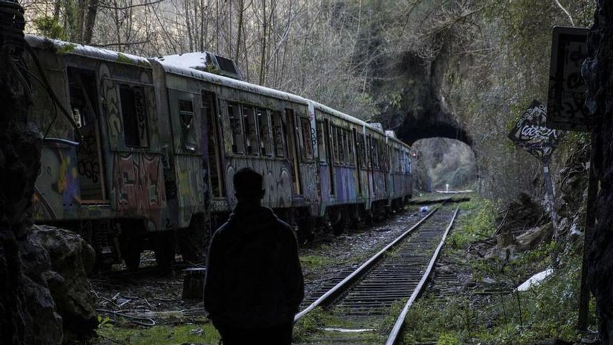 Línea abandonada entre Oviedo y Fuso de la Reina. | Miki López