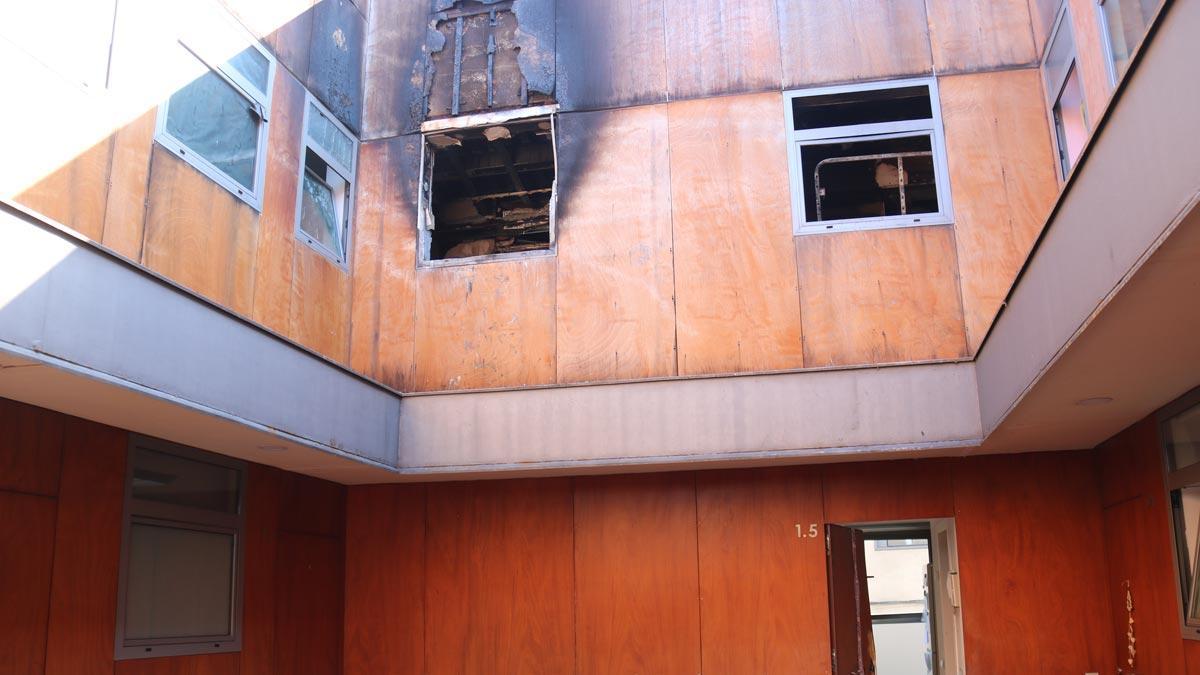 La casa de Terrassa en la que se produjo el incendio en el que ha muerto una niña de 4 años