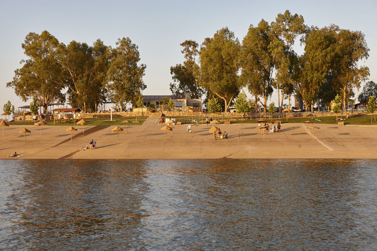 La playa de Peloche es una de las que lucen Bandera Azul en Extremadura