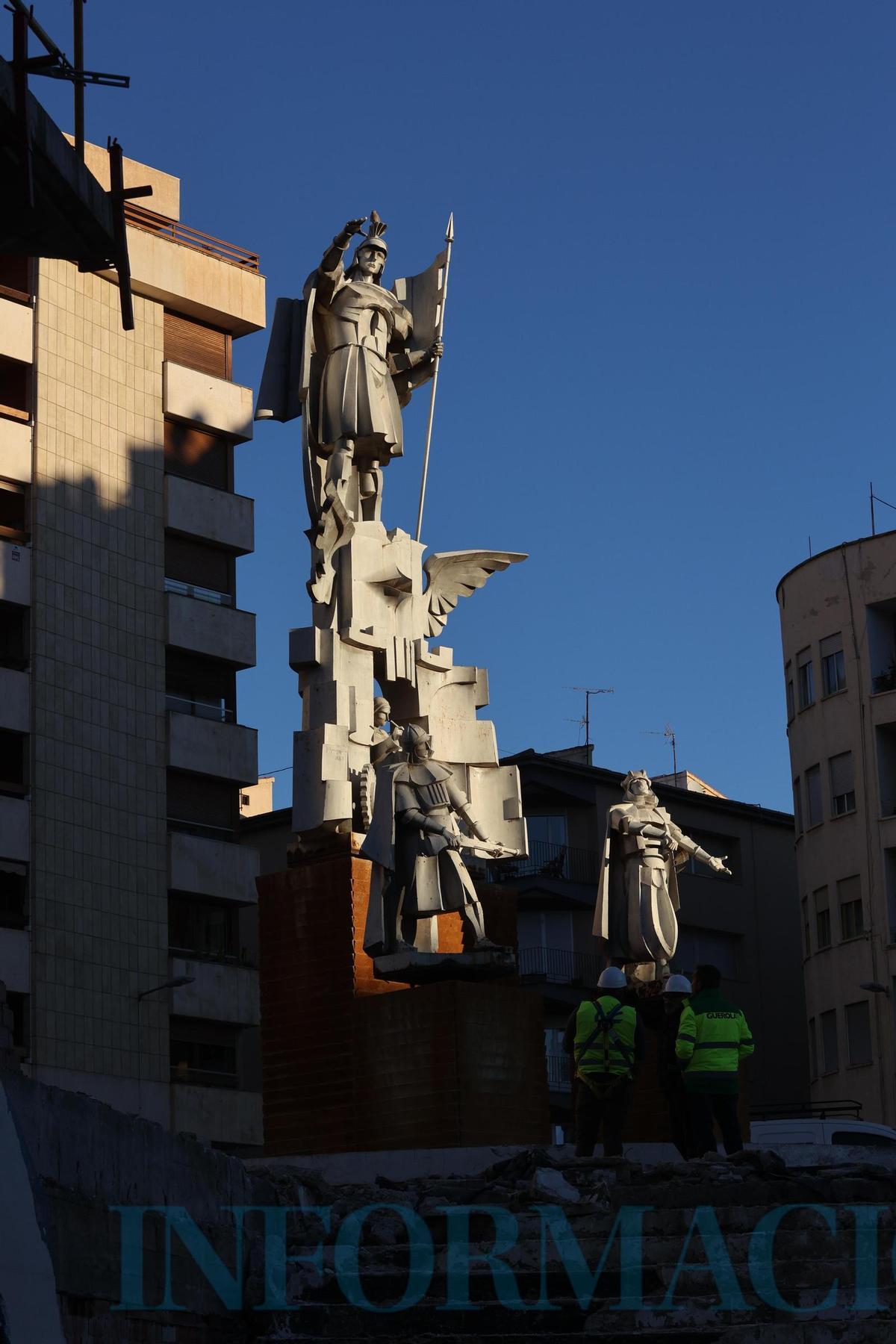 Retiran la imagen de San Jorge de la Rosaleda de Alcoy