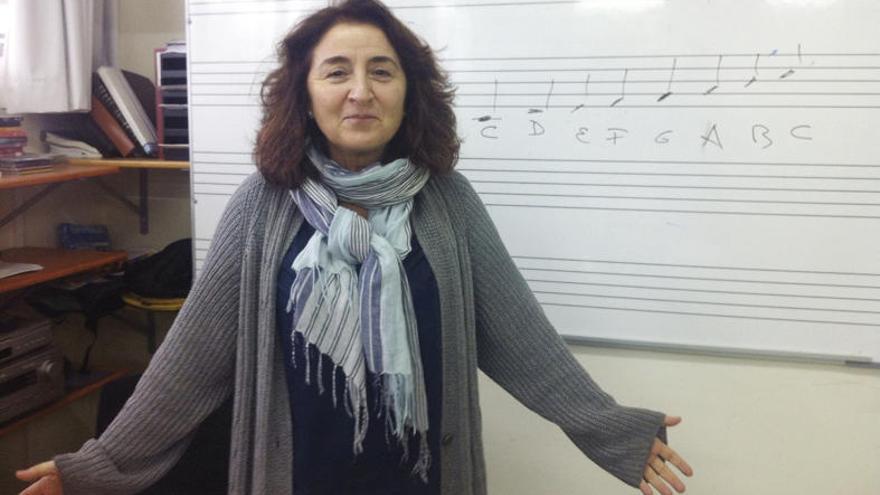 Carmen Losada, en una clase en el IES R.O. de Uruguai.